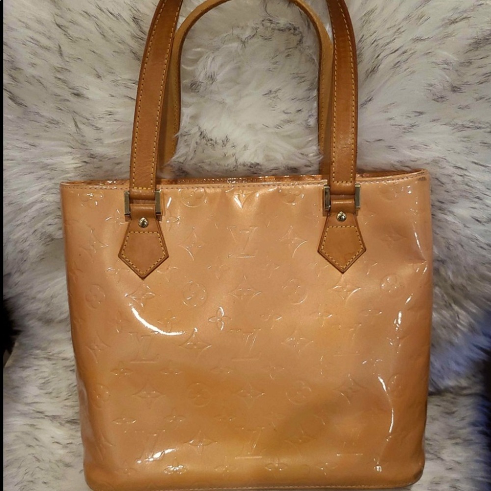 ❤️Authentic pre-loved Louis Vuitton💞❤️
❤️Houston Vernis ❤️ code#CA0999